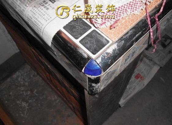 福州劉先生裝修為省錢，親身砌電視柜，包涵我笑出拖拉機般的聲響
