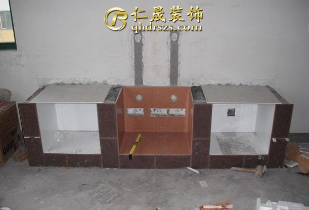 福州劉先生裝修為省錢，親身砌電視柜，包涵我笑出拖拉機般的聲響