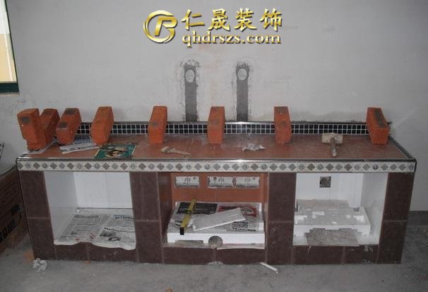 福州劉先生裝修為省錢，親身砌電視柜，包涵我笑出拖拉機般的聲響
