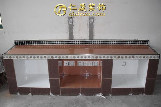 福州劉先生裝修為省錢，親身砌電視柜，包涵我笑出拖拉機般的聲響