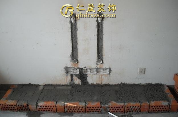 福州劉先生裝修為省錢，親身砌電視柜，包涵我笑出拖拉機般的聲響