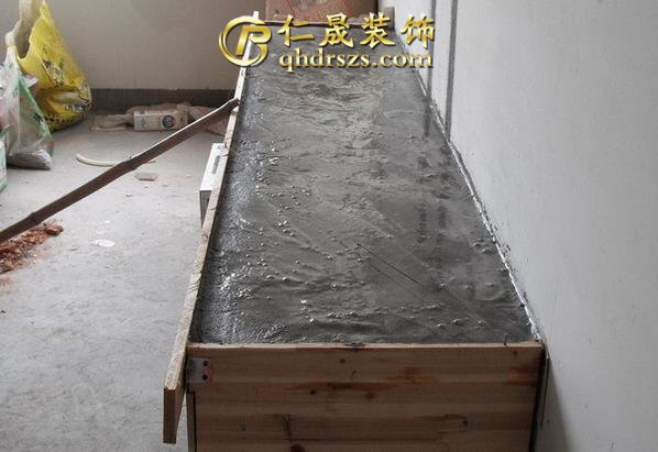 福州劉先生裝修為省錢，親身砌電視柜，包涵我笑出拖拉機般的聲響